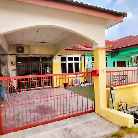 Homestay Melewar Parit Raja Ngoại thất bức ảnh