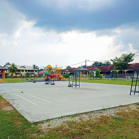 Homestay Melewar Parit Raja Ngoại thất bức ảnh