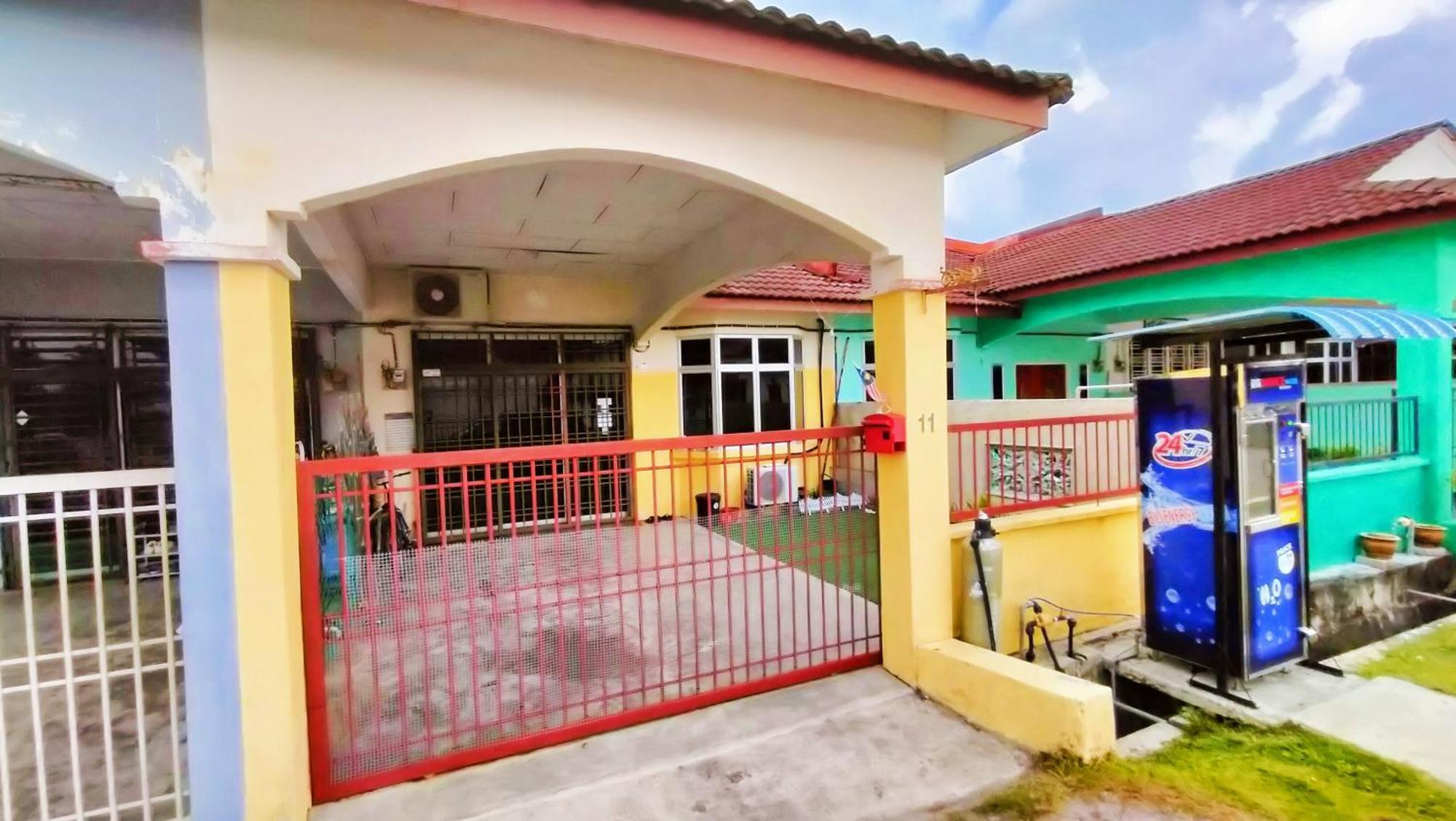 Homestay Melewar Parit Raja Ngoại thất bức ảnh